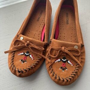 Minnetonka Women’s Thunderbird Moccasins with hard sole; 9.5